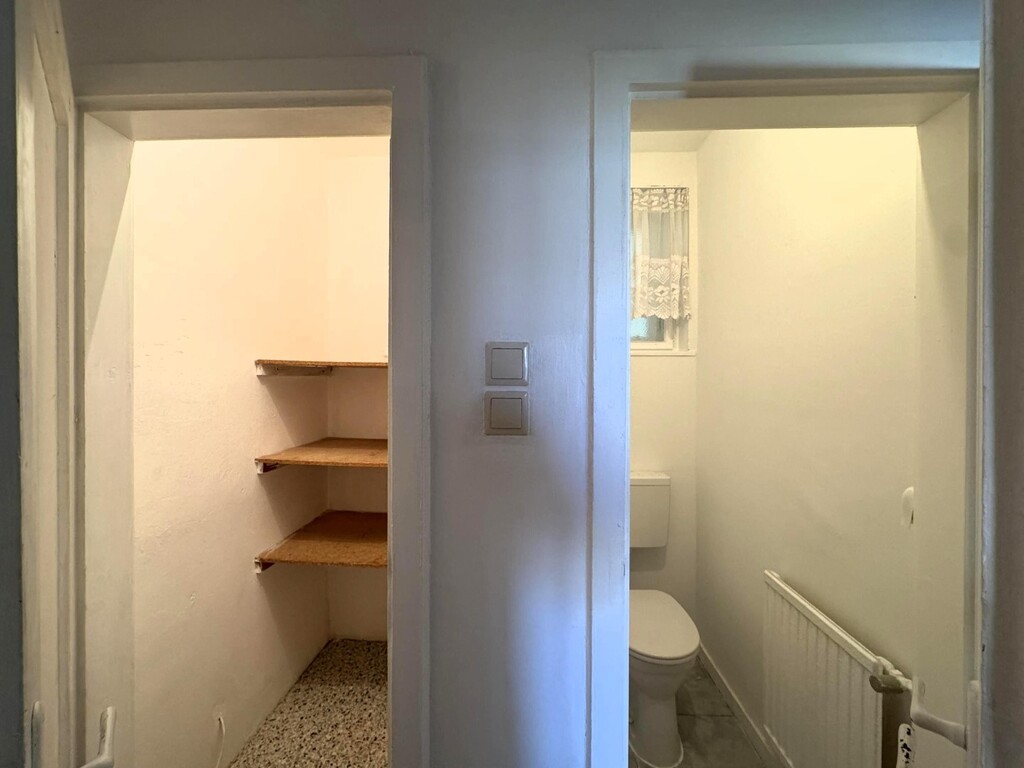 Wohnungseingang/Flur/Abstell und WC