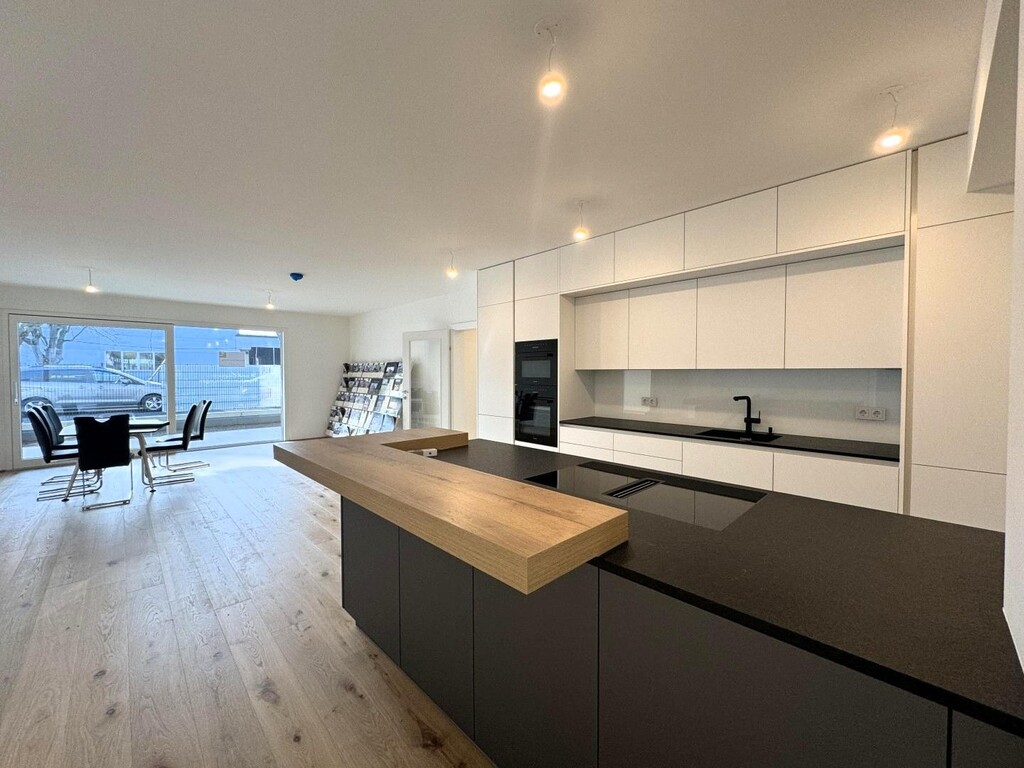 Wohnzimmer inkl. Designerküche mit Miele-Geräte