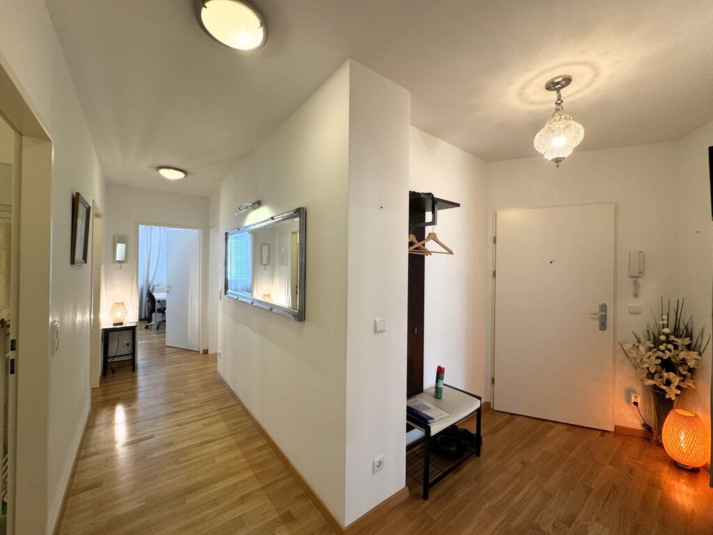 Wohnungseingang/Verteilerflur/Garederobe