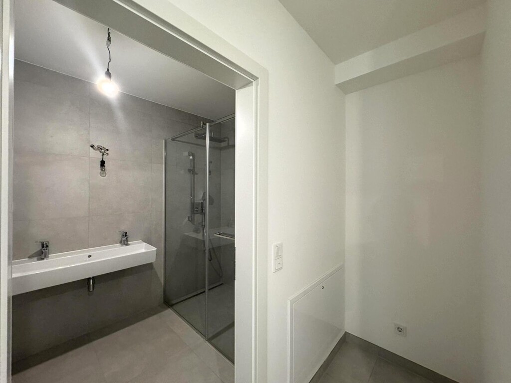 Wohnungseingang/Garderobe/Badezimmer