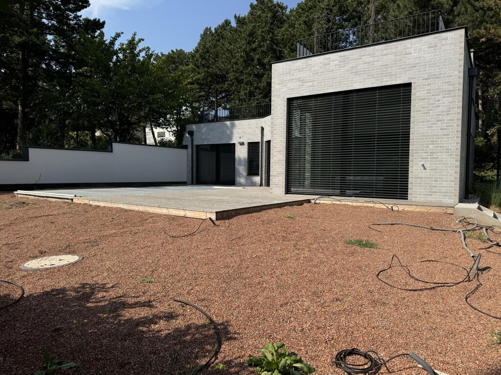 südseitiger Eigengarten mit Outdoorpool