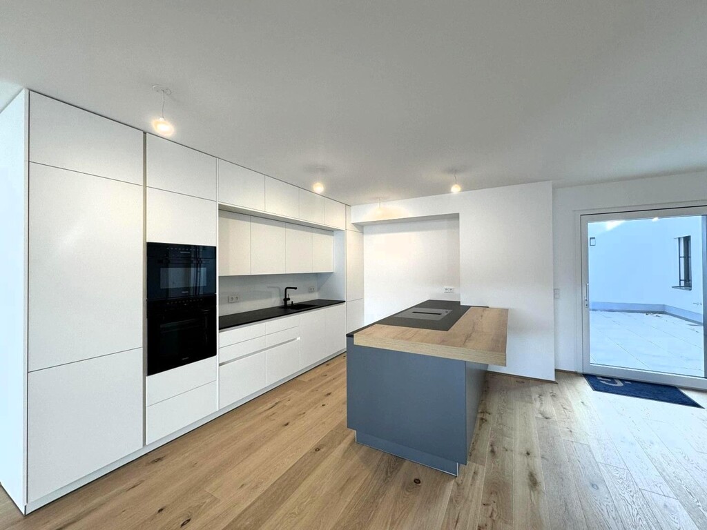 Wohnzimmer inkl. Designerküche mit Miele-Geräte