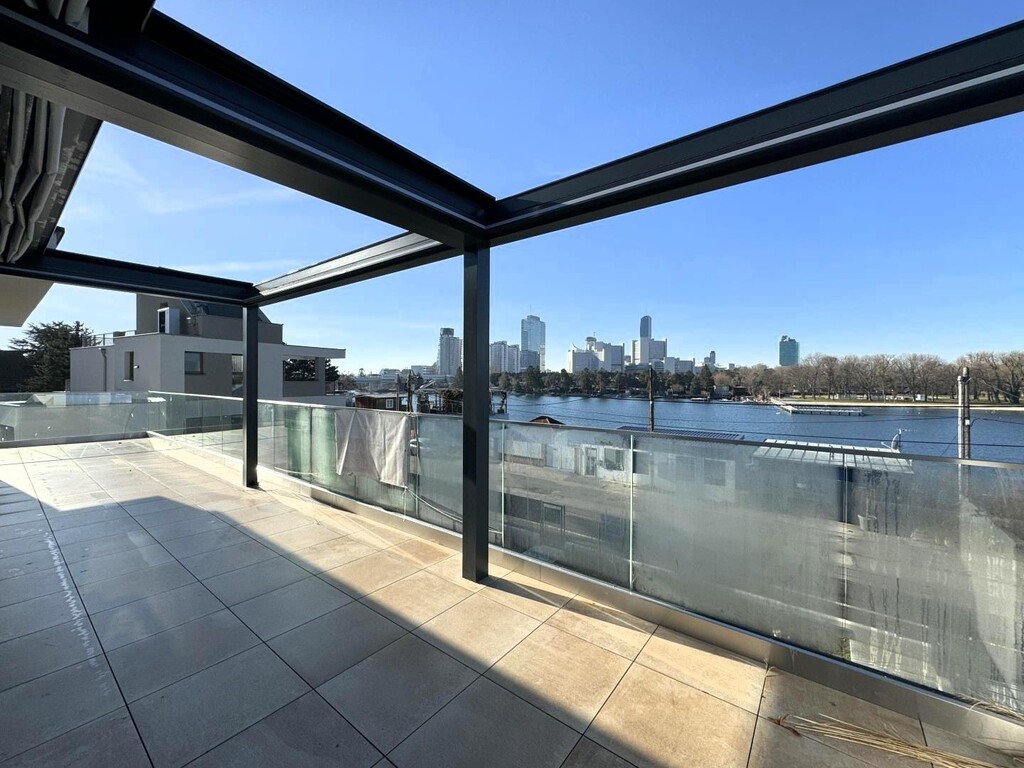 Terrasse mit Pergola und Windwächter