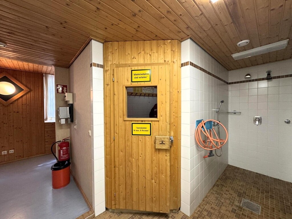 Gemeinschaftssauna/finnische Sauna mit Dusche