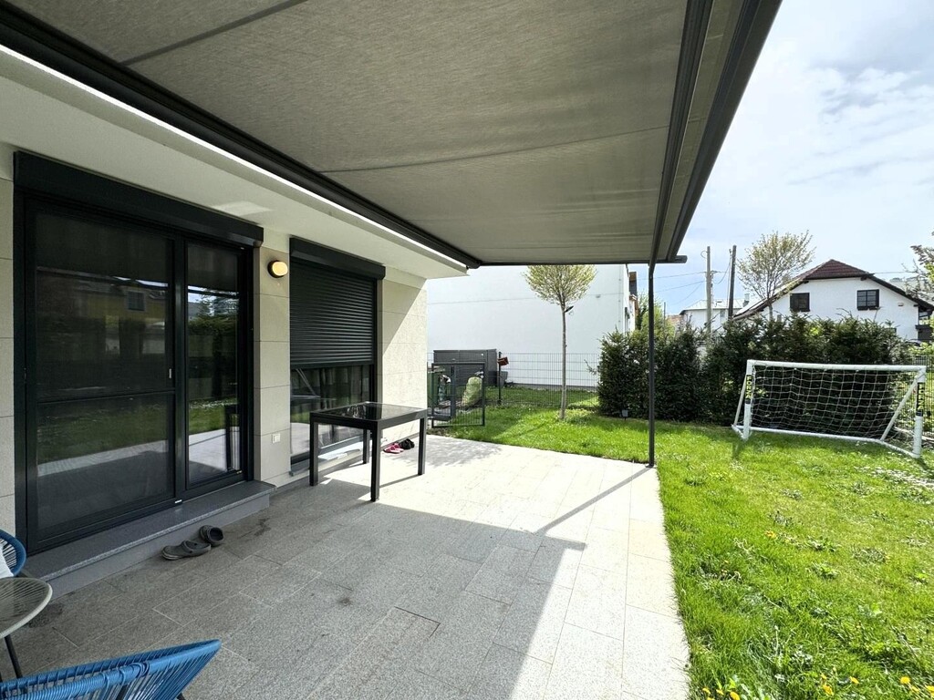 Gartenterrasse überdacht von einer Pergola